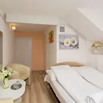 Anna Vendeghaz Bed & Breakfast