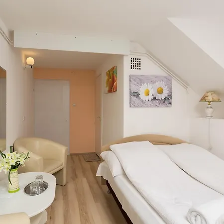 Anna Vendeghaz Bed & Breakfast